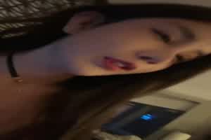 高水准女模多P实录流出  背景图片