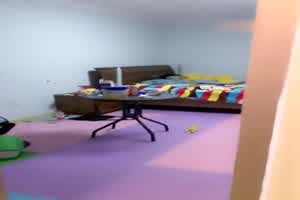 野性漂亮妹子与男友日常啪啪，沙发上抽插娇喘非常诱人  背景图片