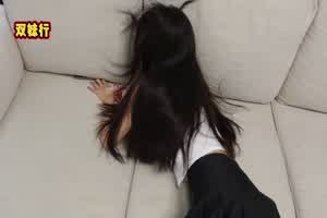 哭着内射  背景图片