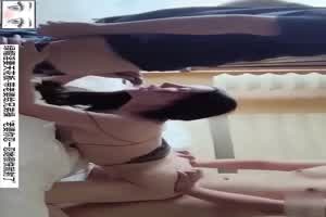 绿帽淫妻天花板!乖老婆送给好兄弟操，“老婆你忍一忍他很快就射了  背景图片