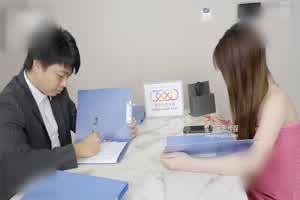 星空传媒 香菱 职场淫史 被上司威胁为了转正只能听话  背景图片