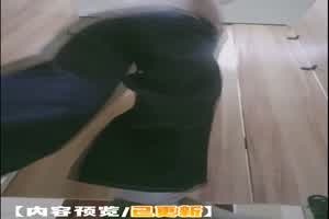 六月末最新流出私房大神极品收藏❤商场女厕全景后拍系列⭐⭐⭐清一色都是年轻的小姐姐，美穴近在咫尺  背景图片