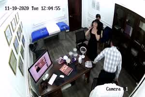 王八蛋老板面试还要脱衣服检查实录  背景图片