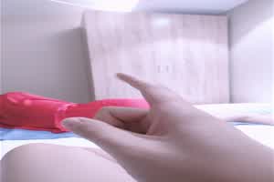 蒙眼红色睡衣  背景图片