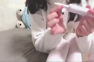 酱萝莉神器的电动牙刷棒，使用的小秘密  背景图片