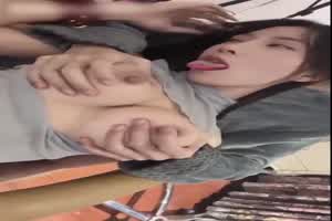 奶凶的美女极品身材操一波  背景图片