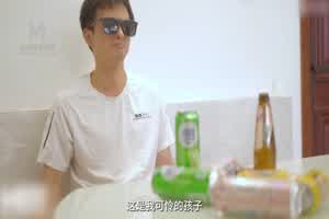 麻豆传媒 代替父亲用肉棒安抚妈妈  背景图片