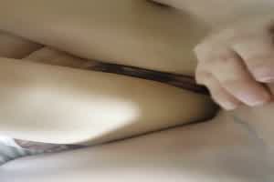 在狗子眼皮底下操大奶少妇  背景图片