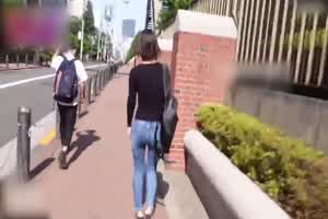 搭讪性感纹身大学生来一起做爱  背景图片