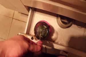 调教人妻母狗 母狗就是要喝尿  背景图片