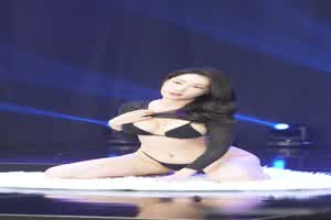 韩国成人骚货秀看完血卖喷张  背景图片