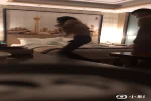 和表妹约在酒店操她  背景图片