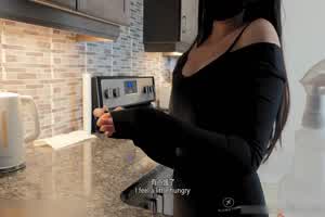 of自购棒棒糖最新-完美身材丰臀，黑色系真诱人，偷吃东西被主人发现惩罚，嘴巴含着内裤被操  背景图片