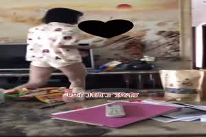 【真实兄妹乱伦】戴眼镜的妹妹好反差，上网课还穿制服白丝，看黄片学新姿势赶紧让哥哥配合试下！  背景图片