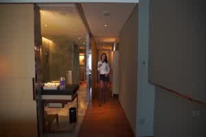 大尺度非常淫骚的精品白领女高管给她逼逼白浆狂流  背景图片