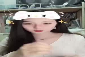 19就怀孕的大学骚狗，奶头真的很挺很黑  背景图片