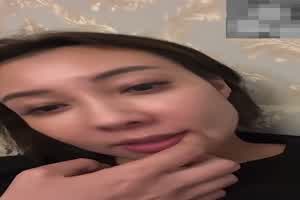 果儿Victoria  1对1裸聊，人越红大尺度越难得  背景图片