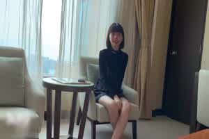 清纯短发18y学生妹赚钱拍摄啪啪啪(娇小身材+无毛穴)抱在身上插穴，操起了带劲(第一视角插入超赞!)  背景图片