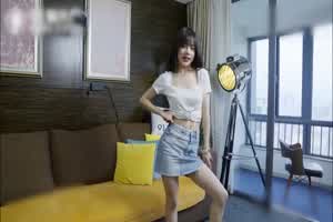 国产av 绿茶少女的悔悟 潘甜甜  背景图片