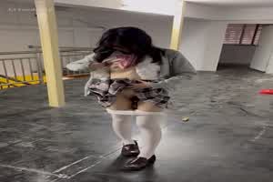 采花小盗，在校读书的小母狗被大神肆意玩弄，已退圈，狠肏内射！  背景图片