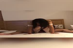 约炮00后学妹穿上白丝裙内射  背景图片