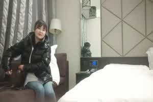 漂亮巨乳小姐姐 好大的奶 皮肤白皙身材超丰满扶腰后入操的求饶  背景图片