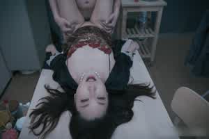 按在桌子上操大奶子一直在晃动  背景图片