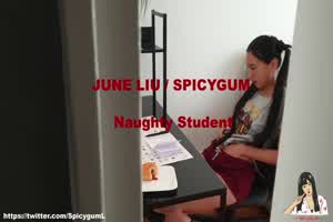 刘玥 旧颜新红装自摸  背景图片