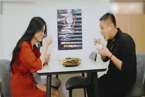 麻豆 丰臀巨乳人妻骚逼淫水白浆四溢  背景图片