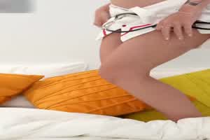 纹身小护士求肉棒  背景图片