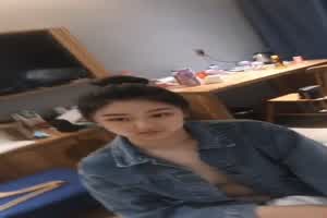 长得像景甜的美女被内入流出  背景图片