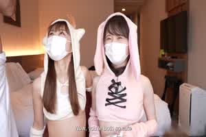 OnlyFans tokyodolls的可爱毛茸茸的动物角色被人类驯服  背景图片