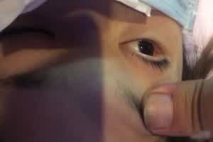 聚会捡了个好穴回家，昏迷之下依旧高潮！  背景图片