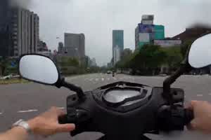 台湾约炮大神【狠台北】寻芳客干上真人芭比情趣变装让人上瘾不停抽插  背景图片