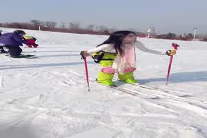 抖音极品反差婊10万粉梁嘉怡凉不了图影泄密  背景图片