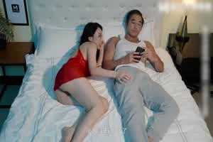 家族的秘密-多人淫乱祖传仪式  背景图片