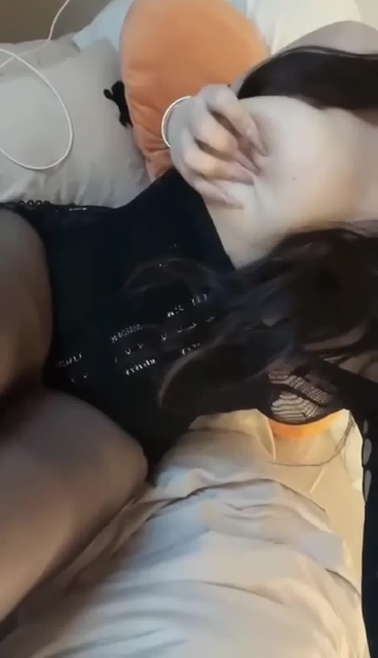  大奶子超骚 的剧照6