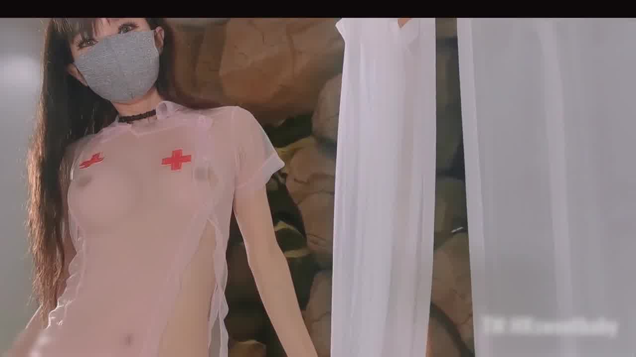  ✅透视护士装诱惑，美乳翘臀性感小骚货，你的女神私下就是一只欠操的骚母狗 的剧照7