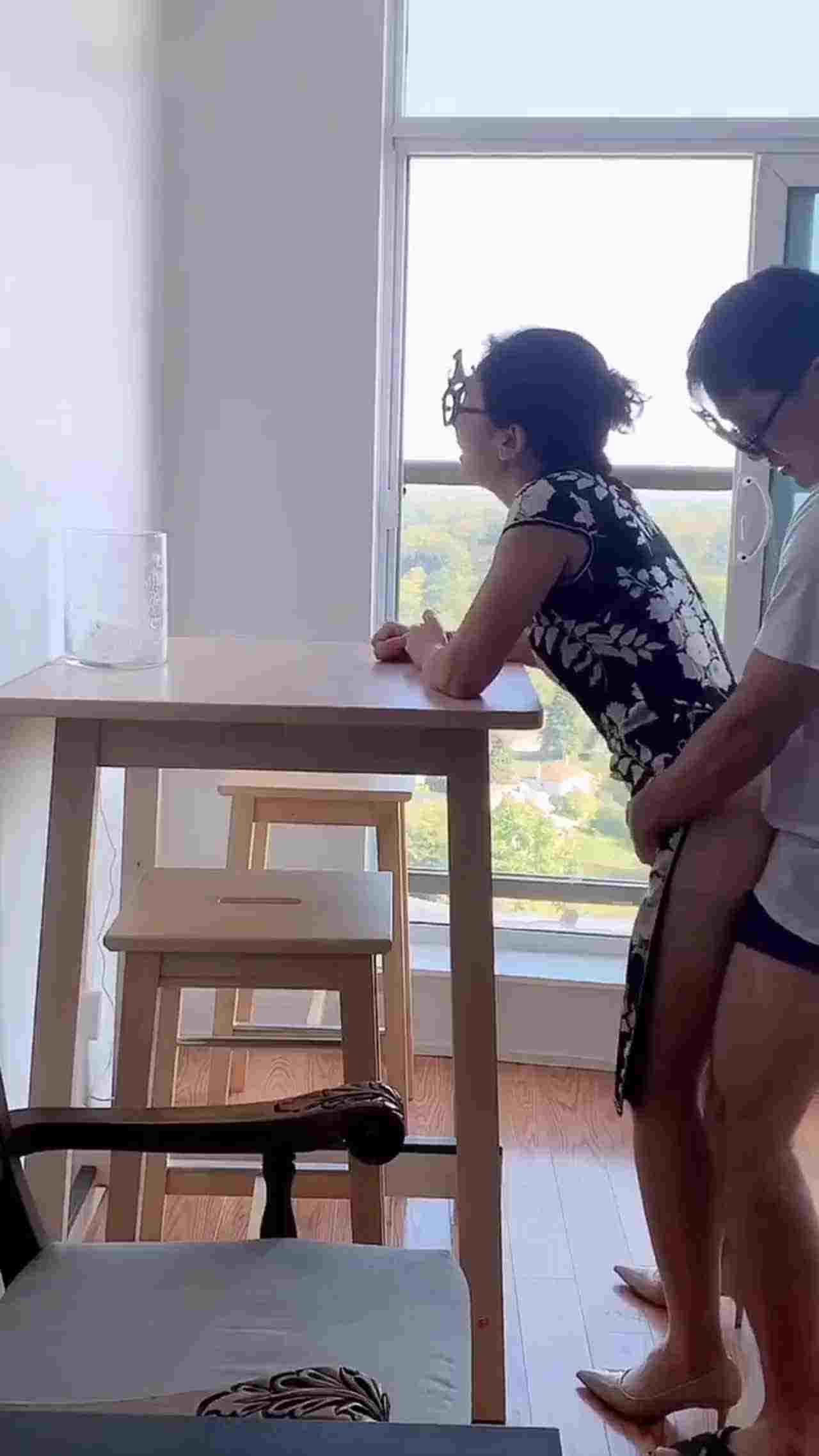  淫荡娇妻勾引自己的学生，被爆操 的剧照8