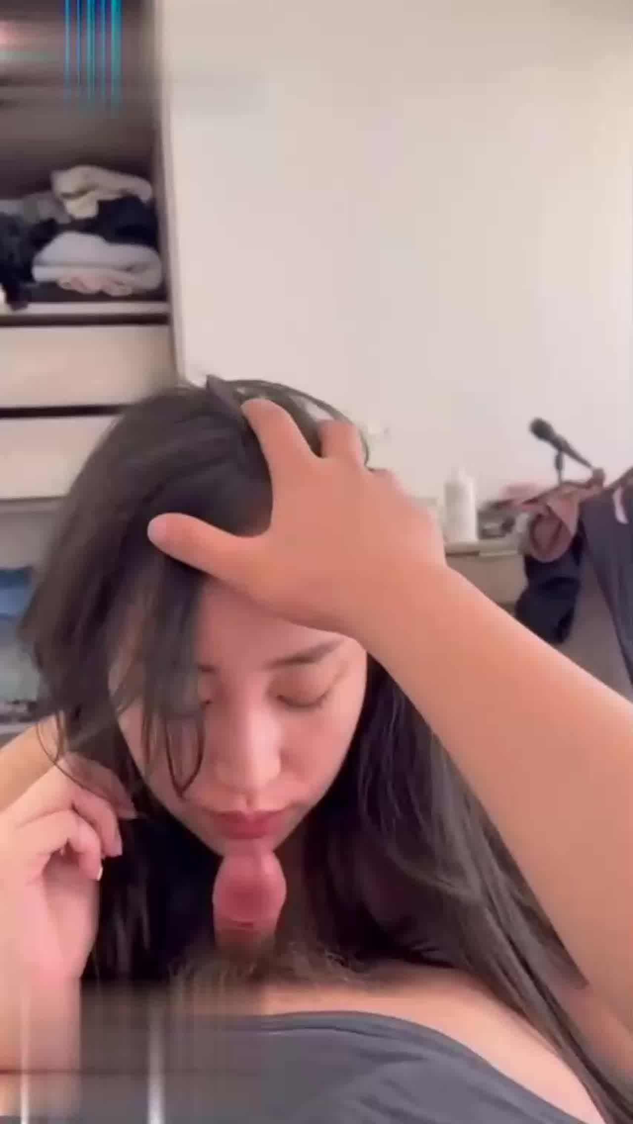  大瓜来袭独家爆料，抖音百万粉丝富二代『深圳湾小乐』和『DJ jumi小鲸鱼』口交性爱视频流出 的剧照8