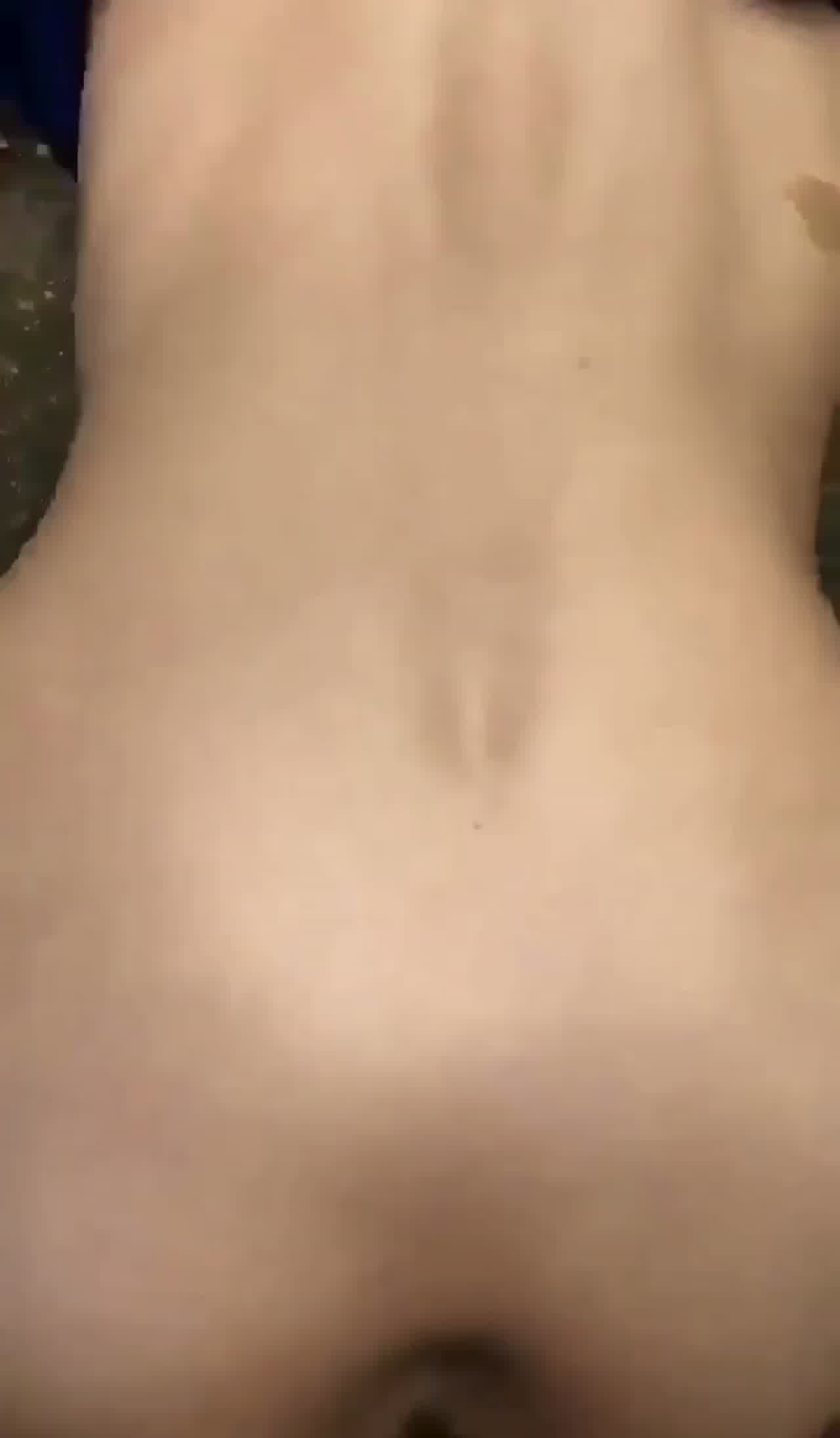  和人妻在户外野战 的剧照10