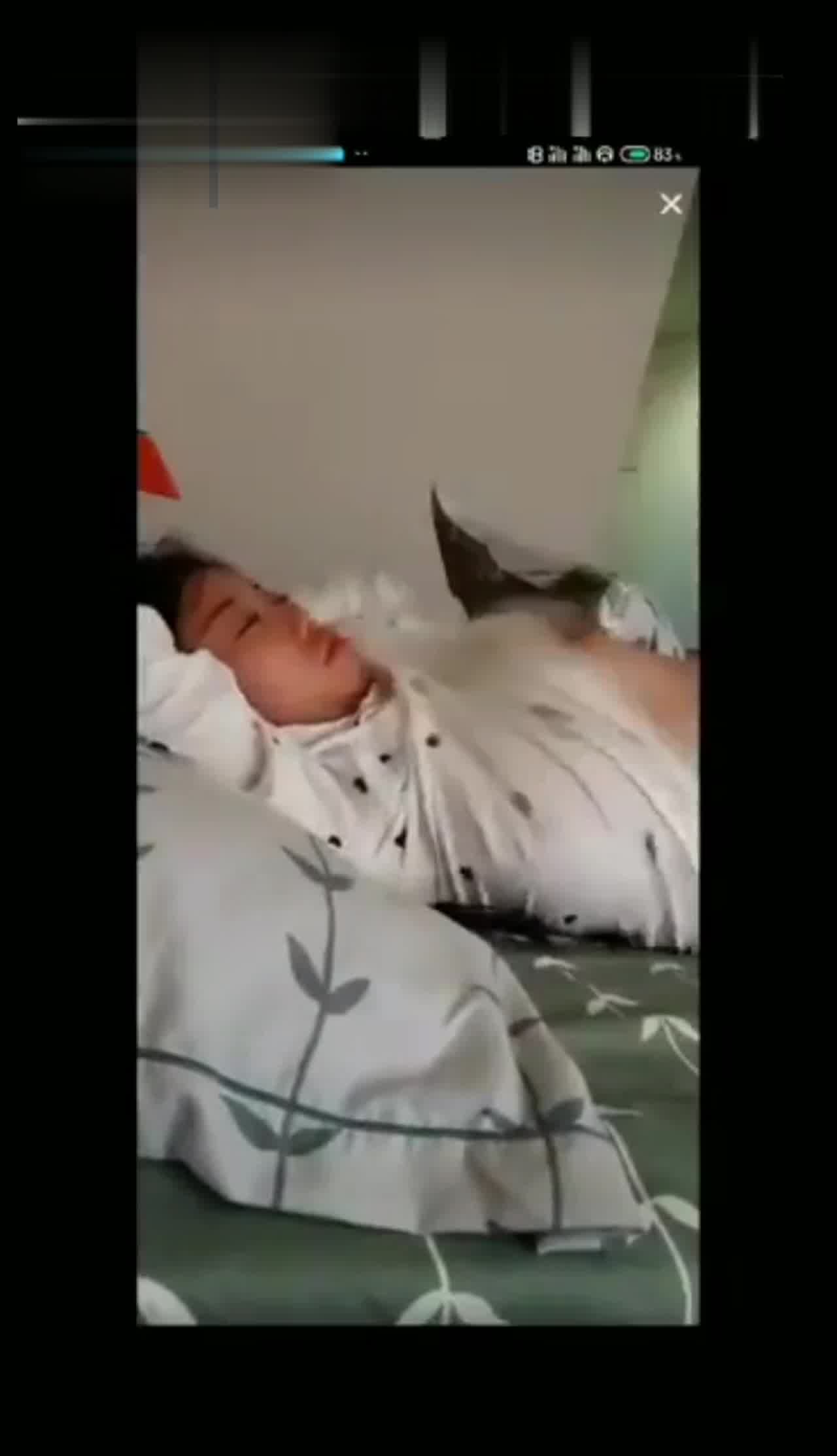  抖音快手走光系列-睡觉露奶 的剧照4