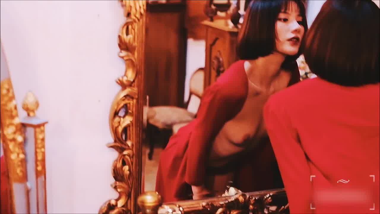  阿珠 性感新年红衣写真 的剧照4