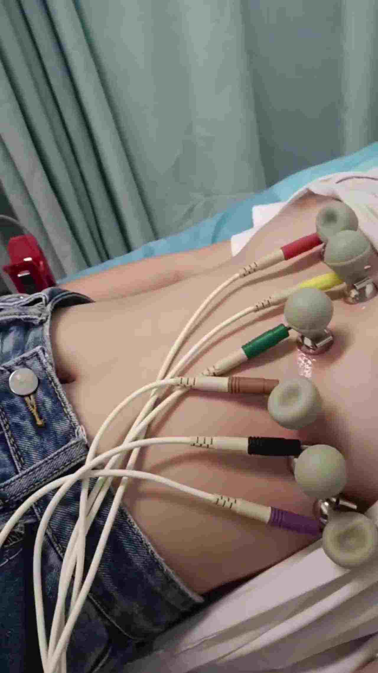  身为诊所医生福利就是天天看奶子 的剧照2