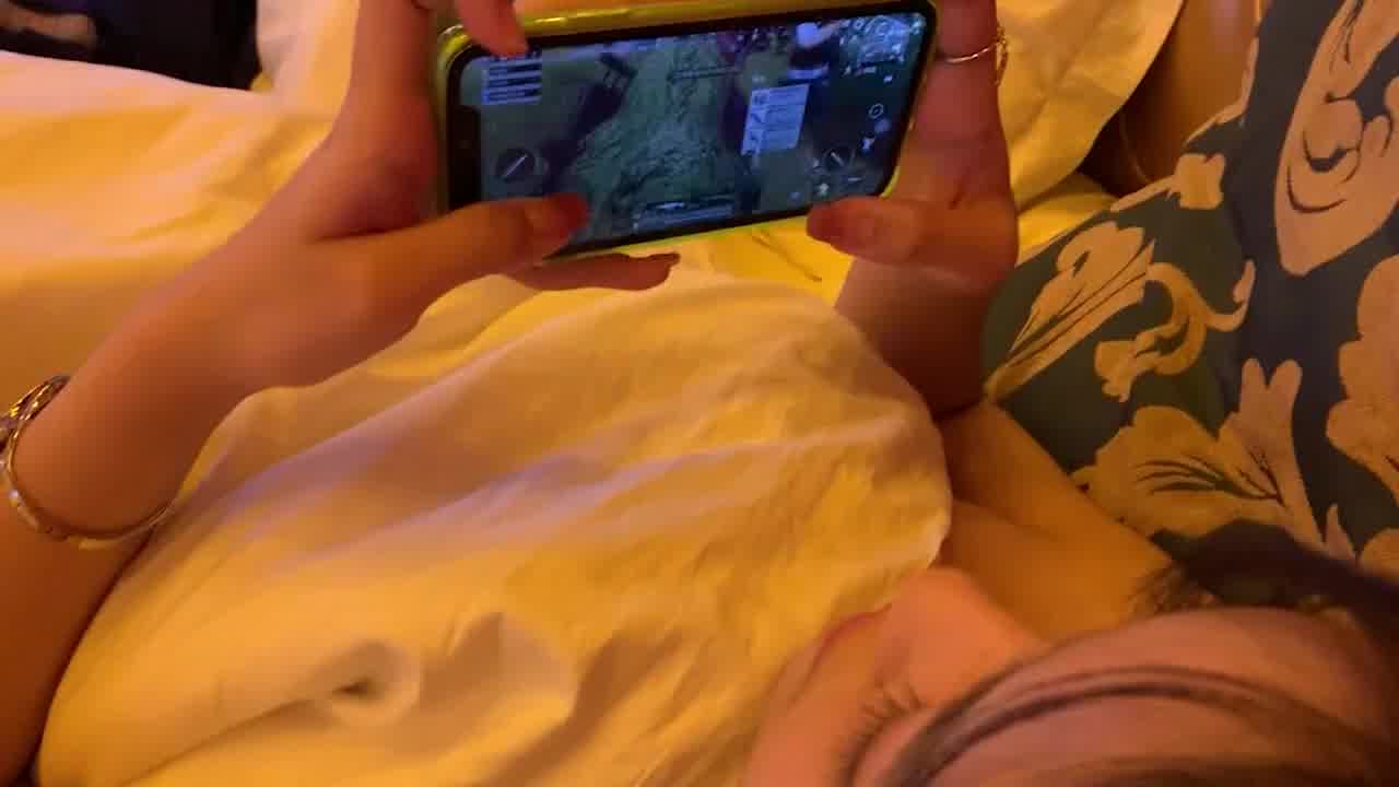  约操大三舞蹈系漂亮女友第一炮来不及脱校服 的剧照1