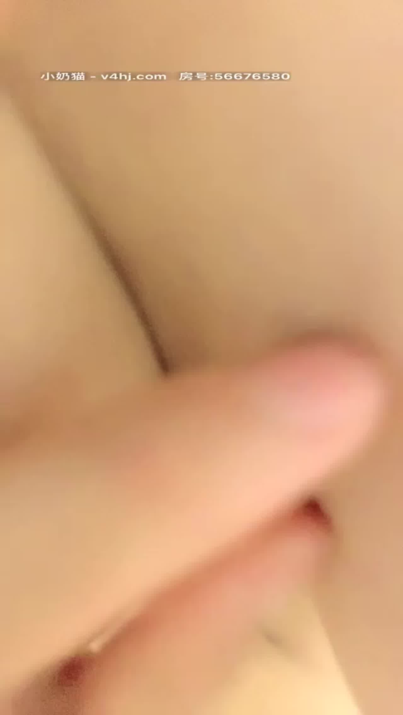  网红人间水蜜桃携闺蜜挑战双飞 的剧照5