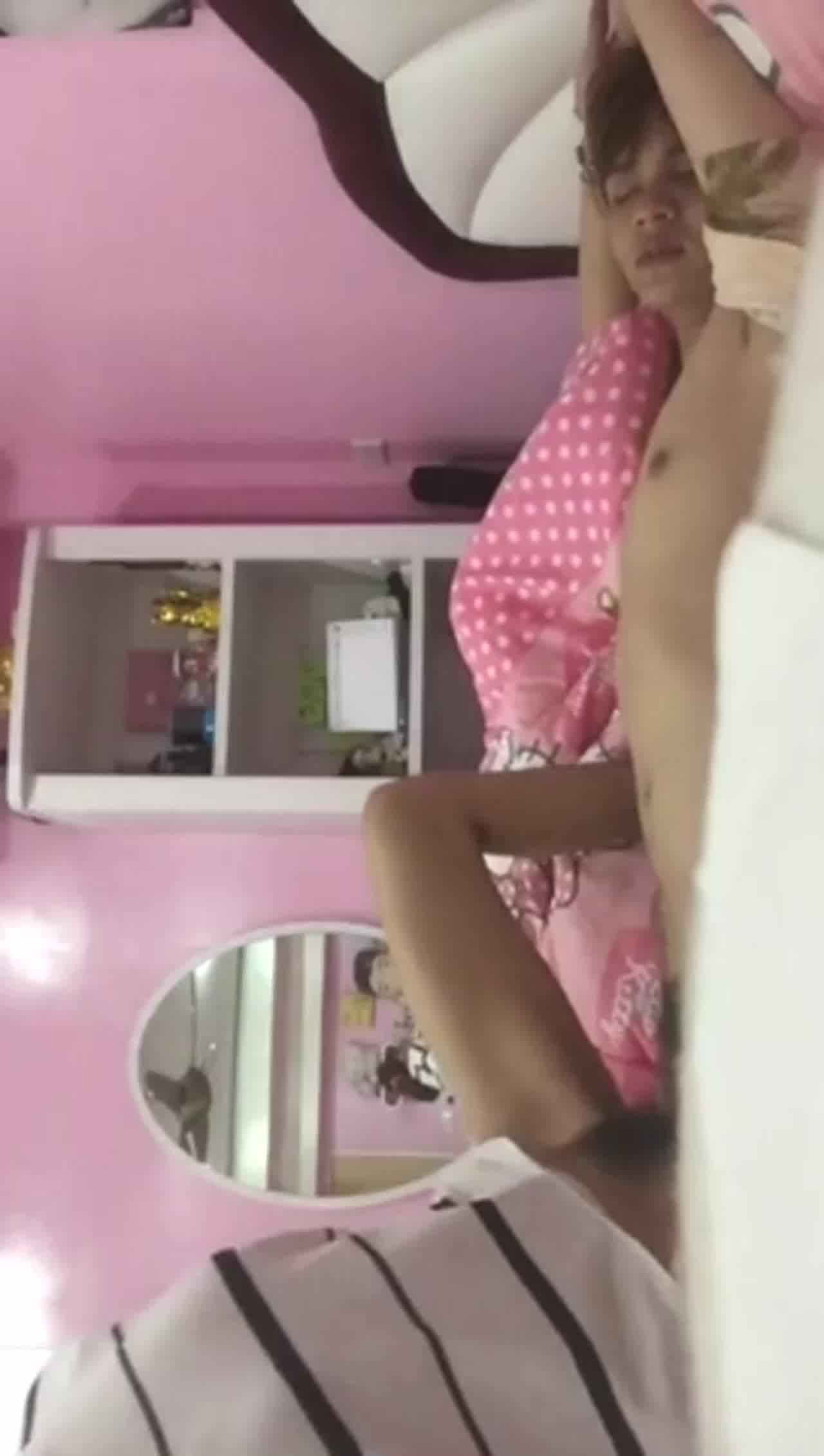  极品绝美身材女友，性欲太强在上乘骑 的剧照9