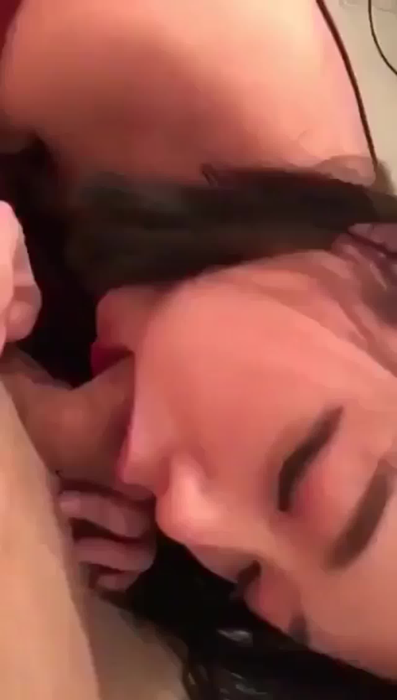  压妹子的头让她认真的吃鸡 的剧照10