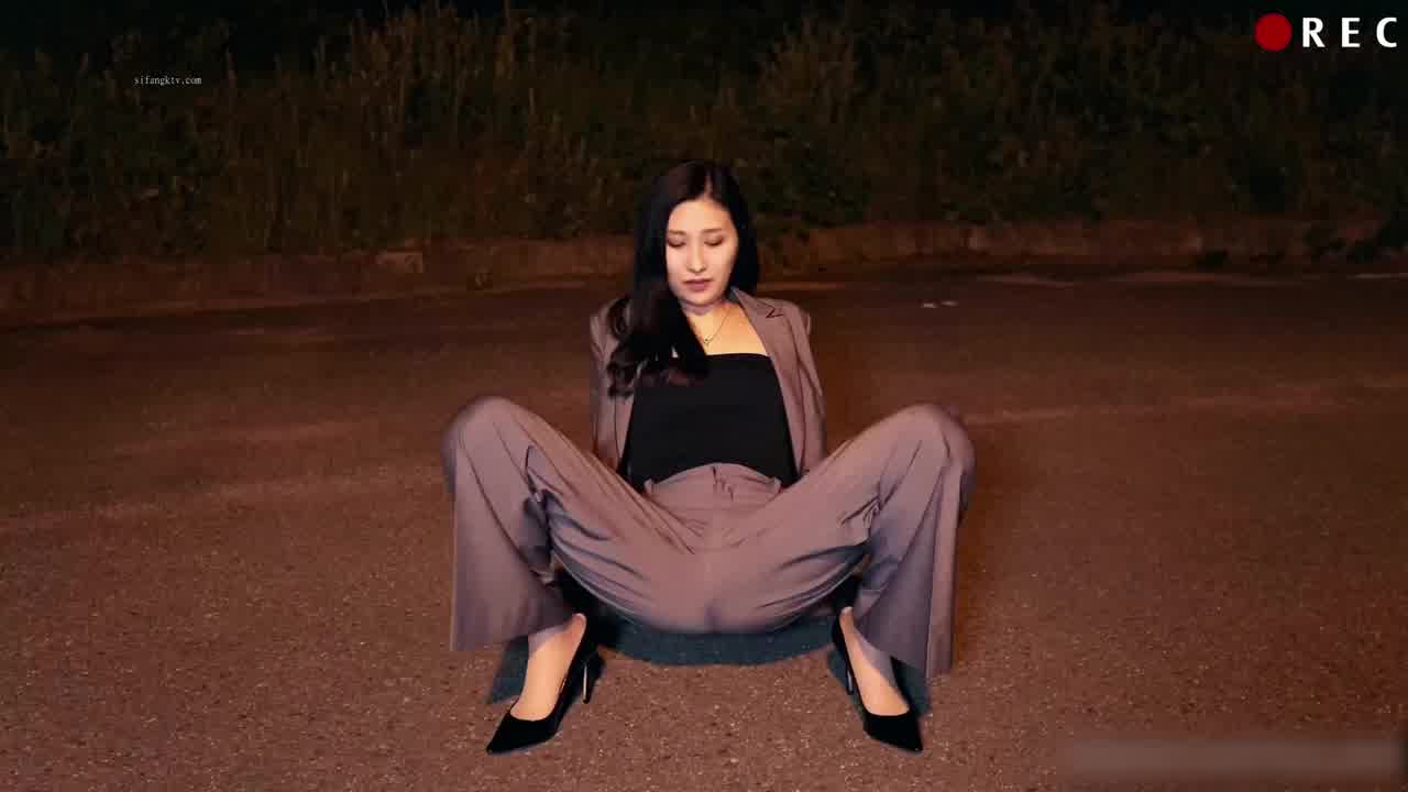  mari_wam_ 野外漏尿失禁 的剧照4