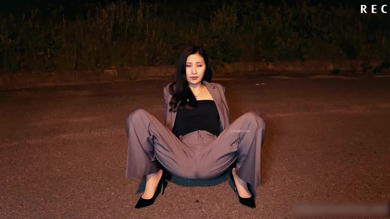  mari_wam_ 野外漏尿失禁 的剧照7